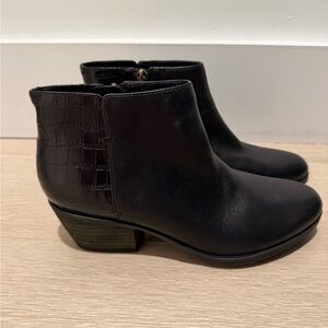 NEW Clarks Black Leather Ankle Booties